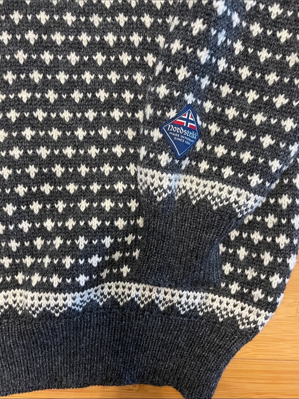 Nordstrikk Men’s Wool Sweater Medium Pewter Clasp Geometric Scandinavian Grey